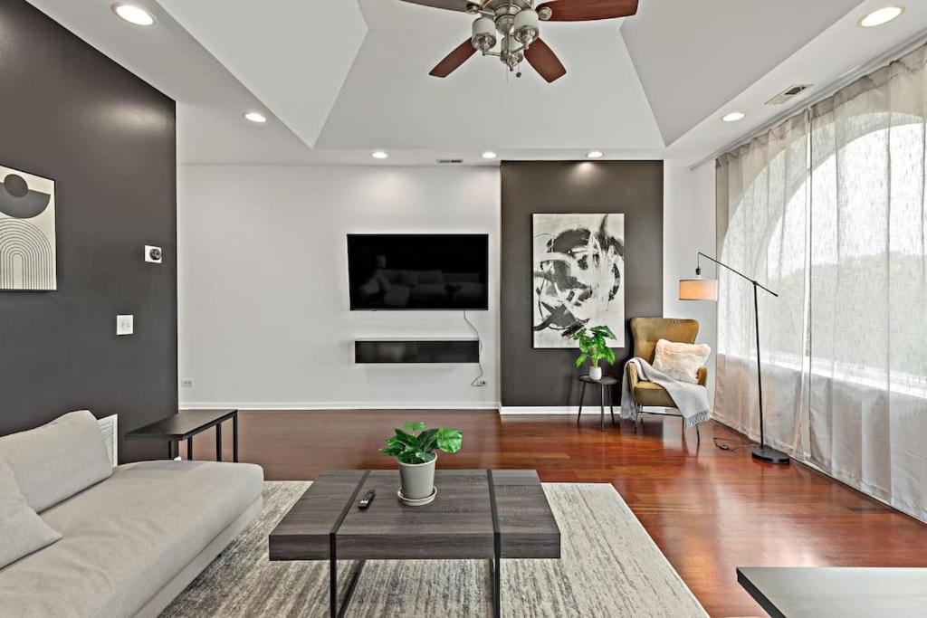 The Penthouse, Lux Stay Near Downtown, Uofc & Lake Chicago Exteriör bild