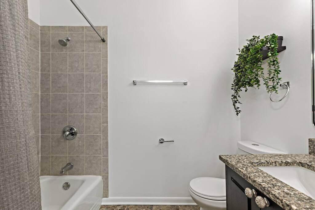 The Penthouse, Lux Stay Near Downtown, Uofc & Lake Chicago Exteriör bild