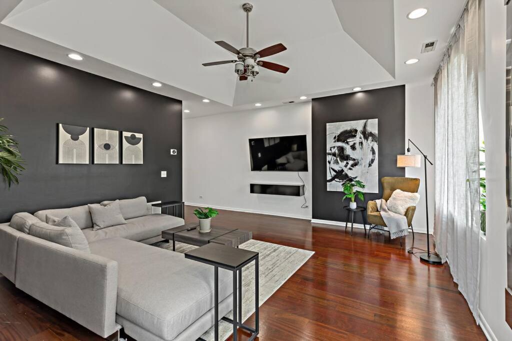 The Penthouse, Lux Stay Near Downtown, Uofc & Lake Chicago Exteriör bild
